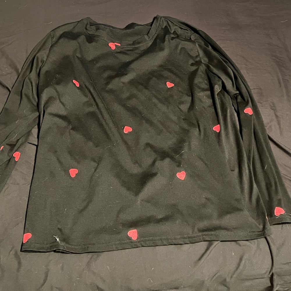 Long sleeve heart print shirt